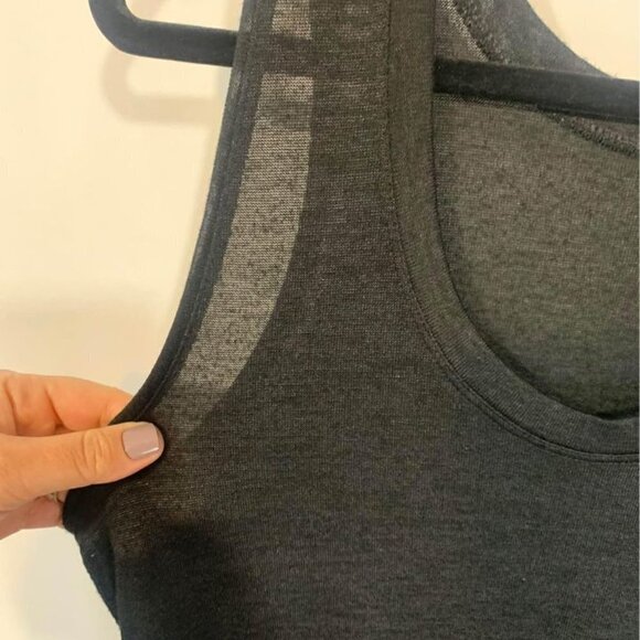 WOMAN’S stretchy jumper. Shorts with pockets. Drawstring. Size medium 8/10. - Picture 9 of 10